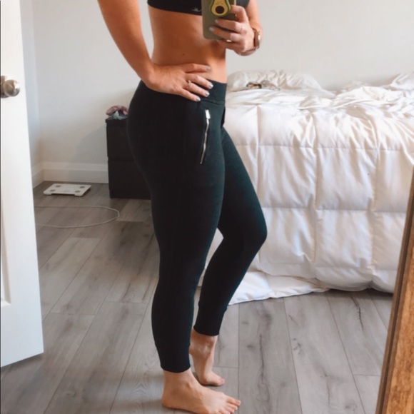 Comfy Wilfred Free Jogger from Aritzia - Picture 3 of 15